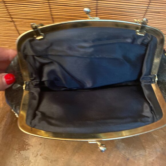 Vintage Needlepoint Evening Bag with gold chain to wear as a crossbody EUC - Picture 3 of 5